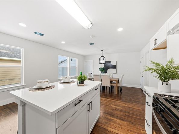 1218  Tarpley Avenue , Dallas Texas 75211