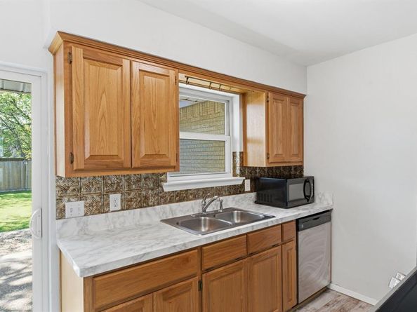 728  Lisa Lane , Cedar Hill Texas 75104
