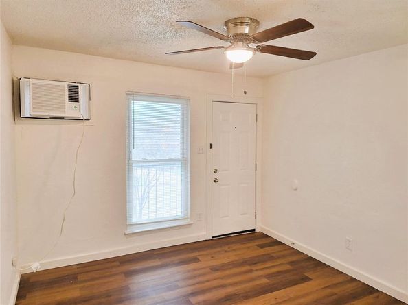 111 E Rogers Street , Arlington Texas 76011