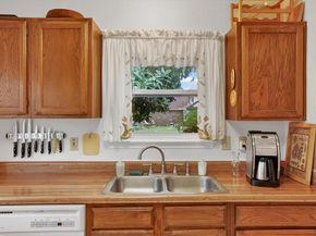 511  Red Coat Lane , Arlington Texas 76002
