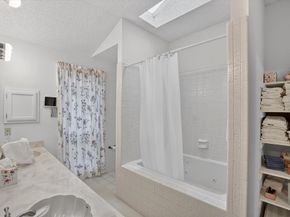 511  Red Coat Lane , Arlington Texas 76002