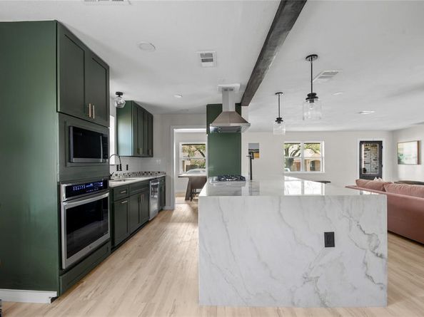 6211  Symphony Lane , Dallas Texas 75227