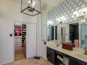 706  Gentry Drive , Arlington Texas 76018