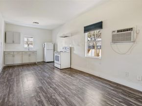 735 W 10th Street , Dallas Texas 75208