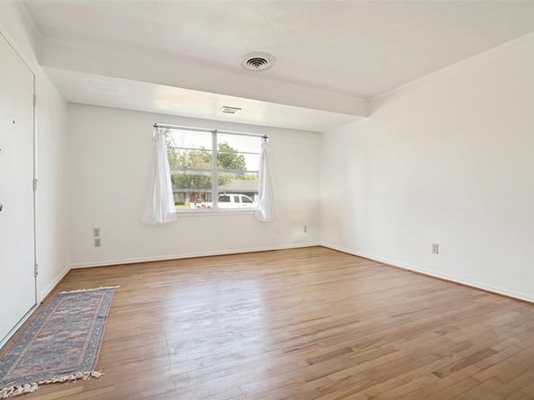 329 N Brighton Avenue , Dallas Texas 75208