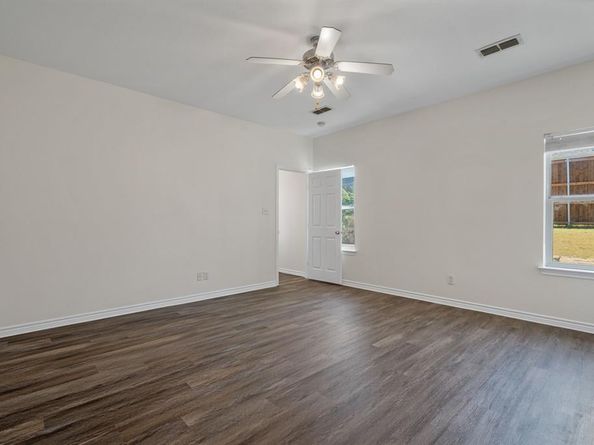 1030  Estates Drive , Kennedale Texas 76060
