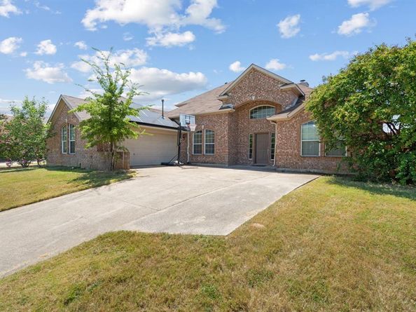 1030  Estates Drive , Kennedale Texas 76060