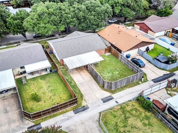 2718  Branch Oaks Drive , Garland Texas 75043