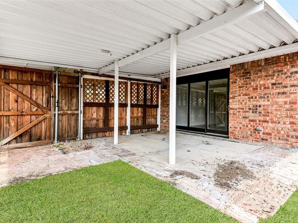 2718  Branch Oaks Drive , Garland Texas 75043