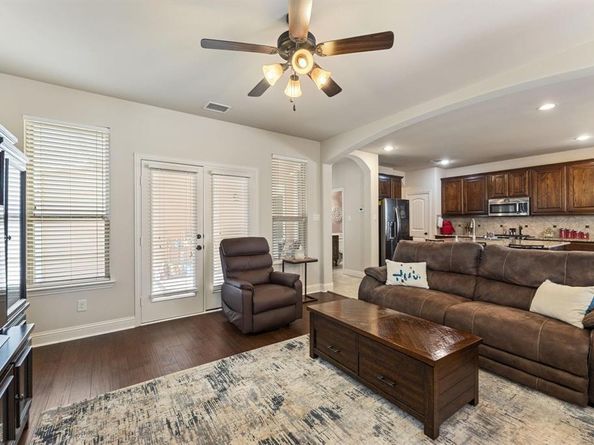 1424  Live Oak Lane , Savannah Texas 76227