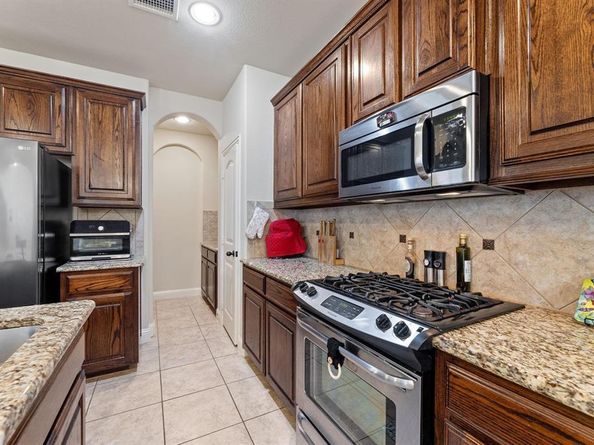 1424  Live Oak Lane , Savannah Texas 76227