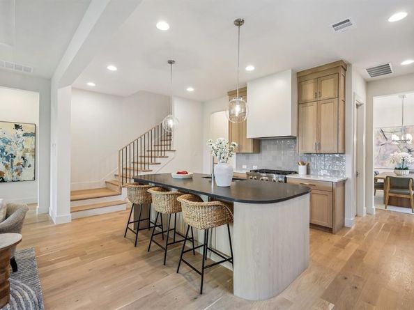 7706  Robin Road , Dallas Texas 75209