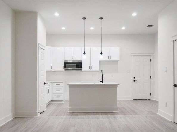 2662  Sutton Street , Dallas Texas 75210