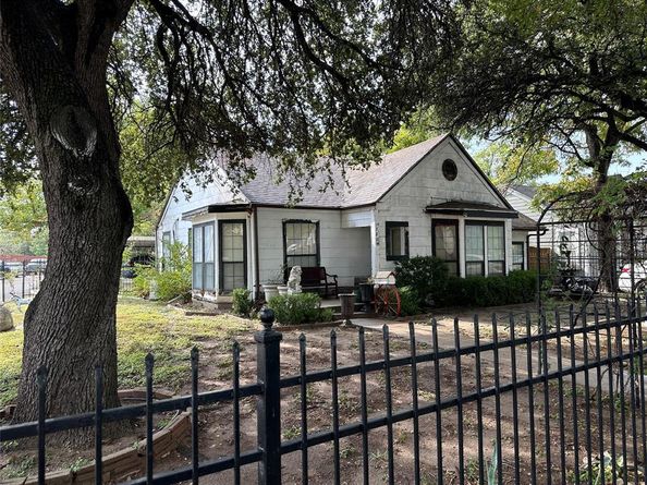 7805  Wanebe Drive , Dallas Texas 75235