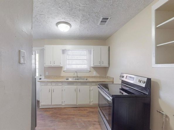 7629  Lake June Road , Dallas Texas 75217