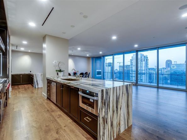 3130 N Harwood Street  2401, Dallas Texas 75201
