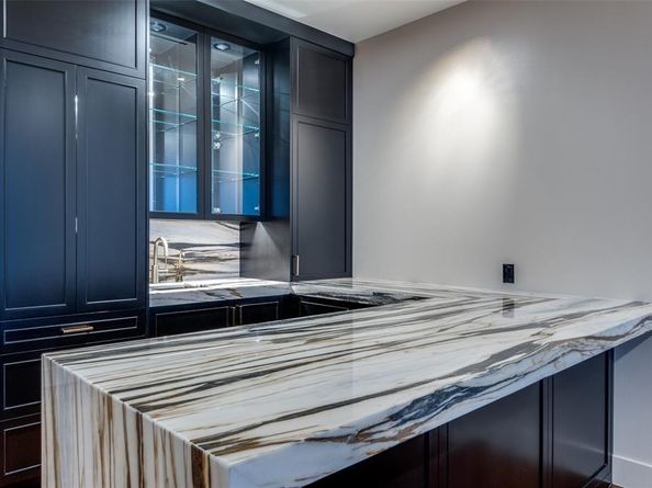 3130 N Harwood Street  2401, Dallas Texas 75201