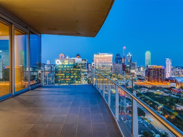 3130 N Harwood Street  2401, Dallas Texas 75201