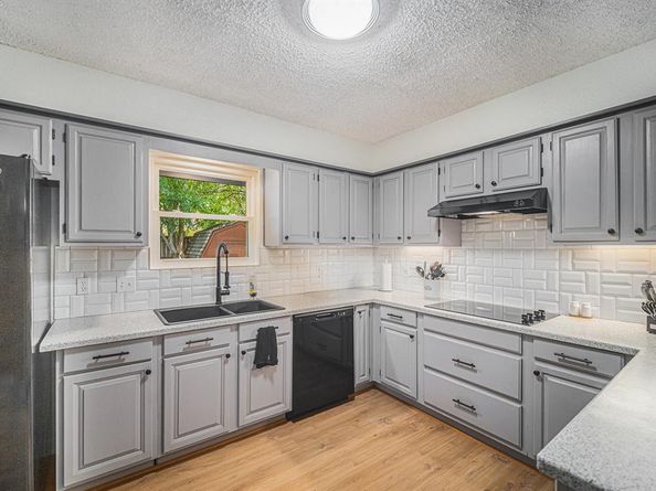 4017  Cherryhill Court , Arlington Texas 76016