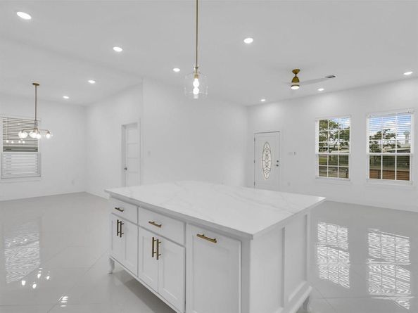 1028  Comal Street , Dallas Texas 75203