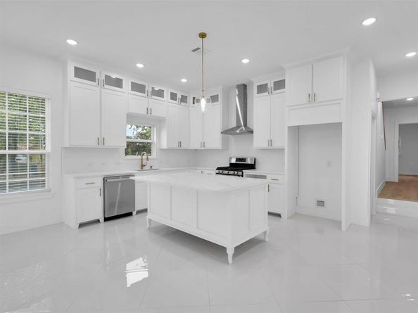 1028  Comal Street , Dallas Texas 75203