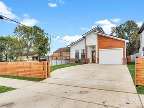 1028  Comal Street , Dallas Texas 75203
