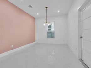 1028  Comal Street , Dallas Texas 75203