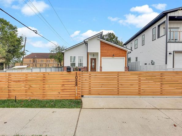 1028  Comal Street , Dallas Texas 75203