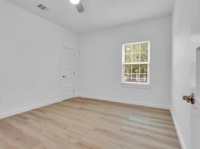 1028  Comal Street , Dallas Texas 75203