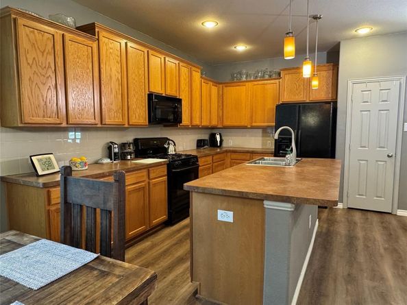 1621  Jasmine Trail , Savannah Texas 76227