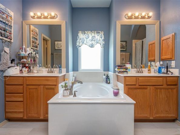 1621  Jasmine Trail , Savannah Texas 76227