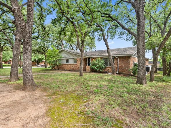 521  Brookview Drive , Hurst Texas 76054