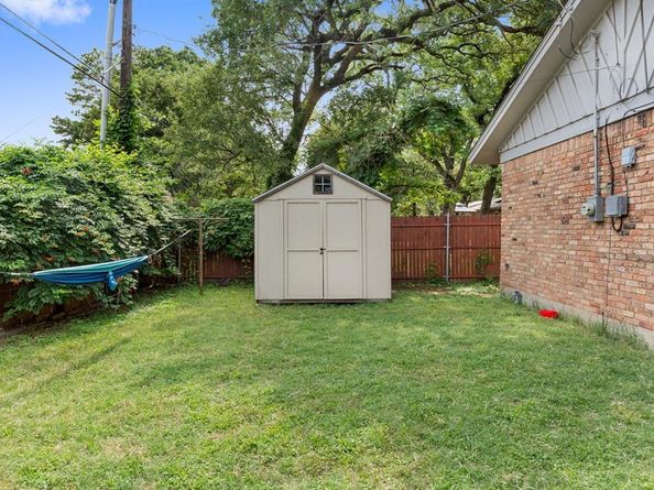 521  Brookview Drive , Hurst Texas 76054