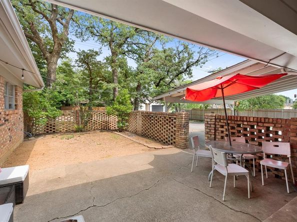 521  Brookview Drive , Hurst Texas 76054
