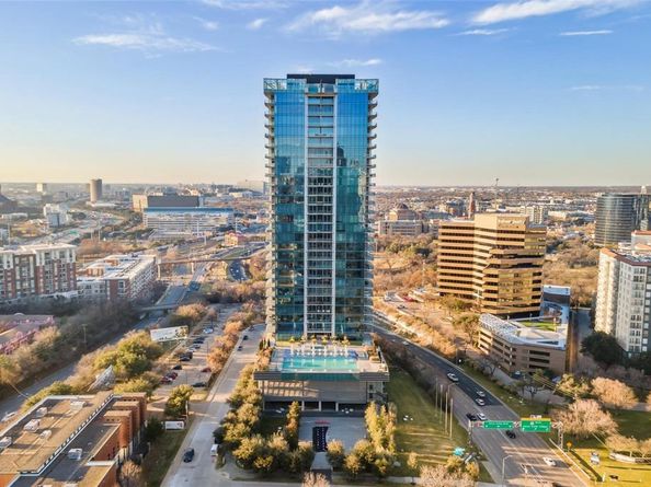 3130 N Harwood Street  1804, Dallas Texas 75201