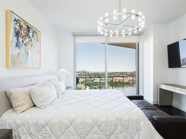 3130 N Harwood Street  1804, Dallas Texas 75201