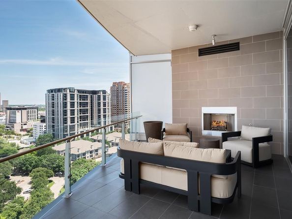 3130 N Harwood Street  1804, Dallas Texas 75201