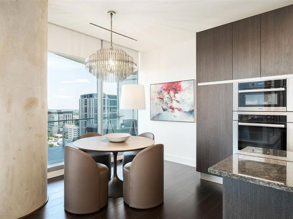 3130 N Harwood Street  1804, Dallas Texas 75201