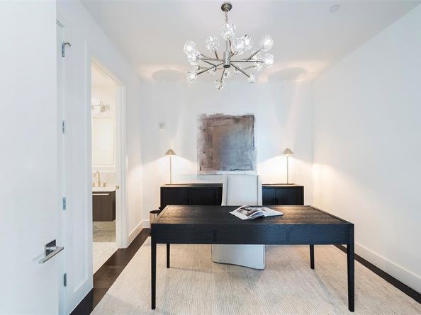 3130 N Harwood Street  1804, Dallas Texas 75201