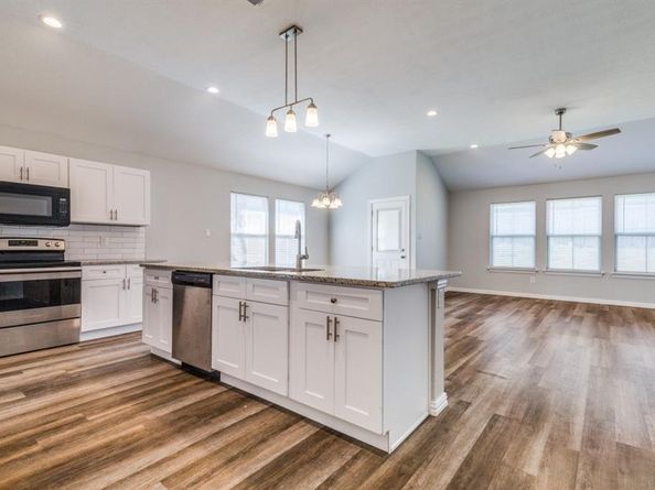 5520  Curzon Avenue , Fort Worth Texas 76107