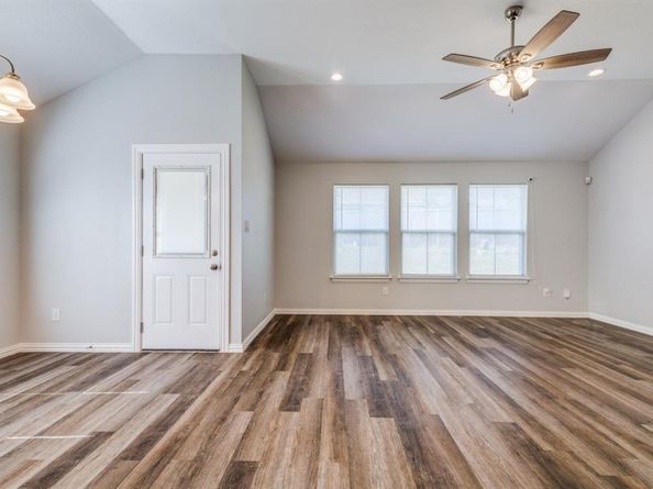 5520  Curzon Avenue , Fort Worth Texas 76107