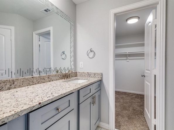 5520  Curzon Avenue , Fort Worth Texas 76107