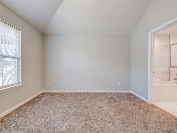 5520  Curzon Avenue , Fort Worth Texas 76107