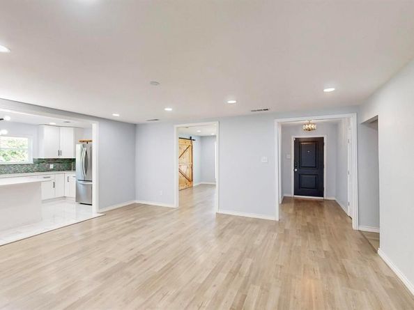 5720  Twineing Street , Dallas Texas 75227