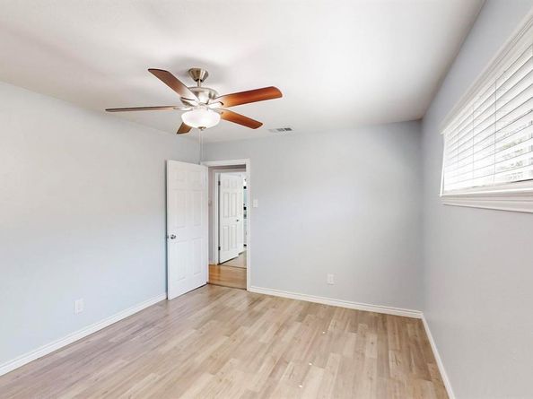 5720  Twineing Street , Dallas Texas 75227