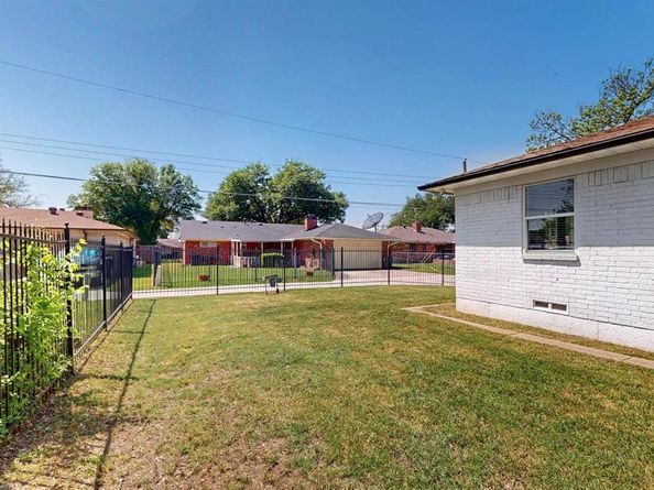 5720  Twineing Street , Dallas Texas 75227