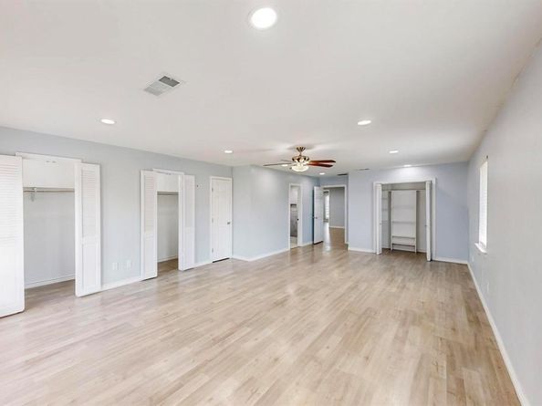 5720  Twineing Street , Dallas Texas 75227