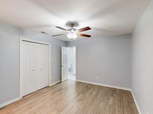 5720  Twineing Street , Dallas Texas 75227
