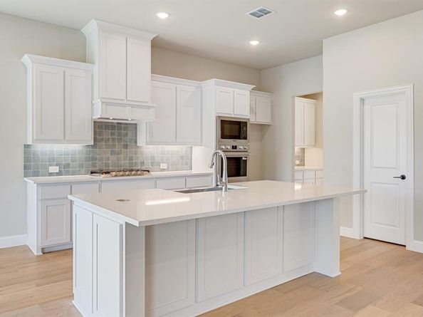 2602  Bear Trail , Mansfield Texas 76063