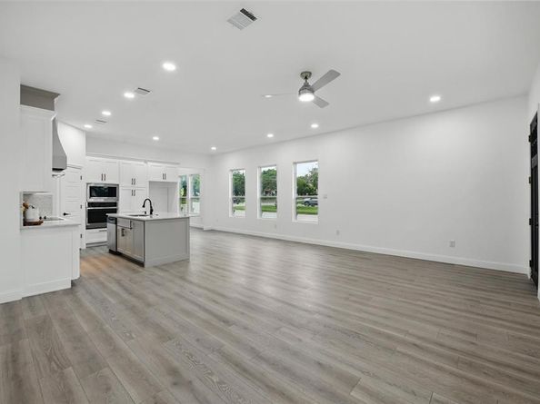 3220 N Houston  , Fort Worth Texas 76106